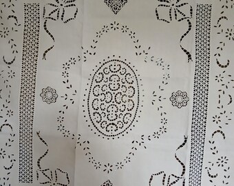 bestickte Tagesdecke