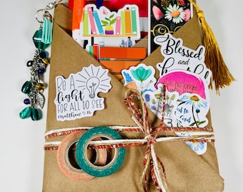 "Personalisiertes Blind Date mit ""Christian Journal"" und ""Glaube an Weihnachten"" inspirierten Geschenken."