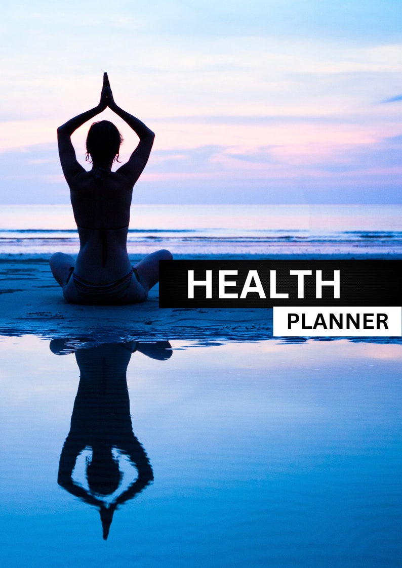 Op de afbeelding: Silhouet van een persoon die mediteert op een strand bij zonsondergang, met de woorden "HEALTH PLANNER" op de voorgrond.