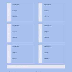 Op de afbeelding: Een lichtblauwe maaltijdplanner met een witte rand. De planner is verdeeld in secties voor elke dag van de week, met ruimte voor ontbijt, lunch en diner. Er is ook een sectie voor een "Cheating Day (zondag)" met ruimte voor ontbijt, lunch, diner en een snack.