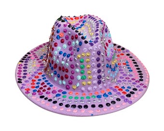 Lavendelfestival Fedora, handmålad ravehatt, metalliska spikar Burning Man