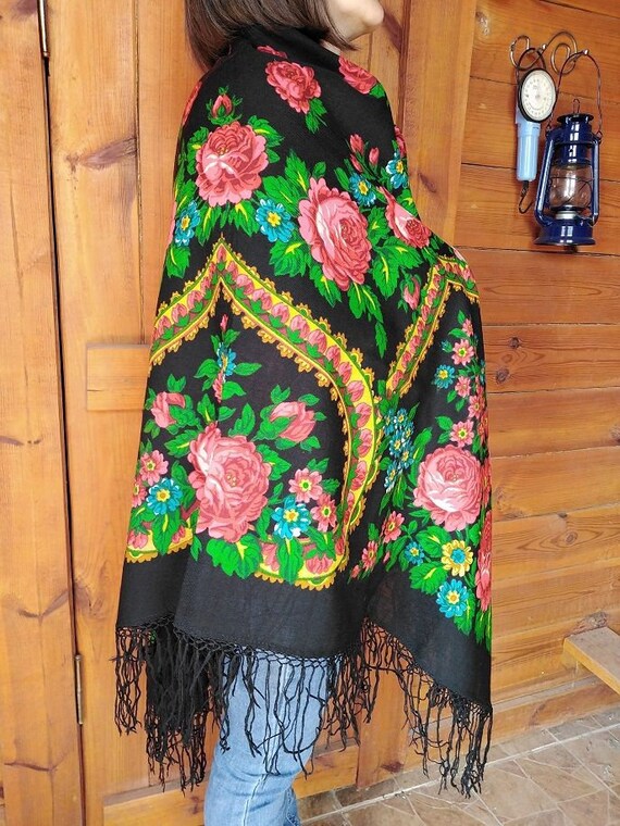 Large vintage shawl with fringe, Beautiful shawl,… - image 6