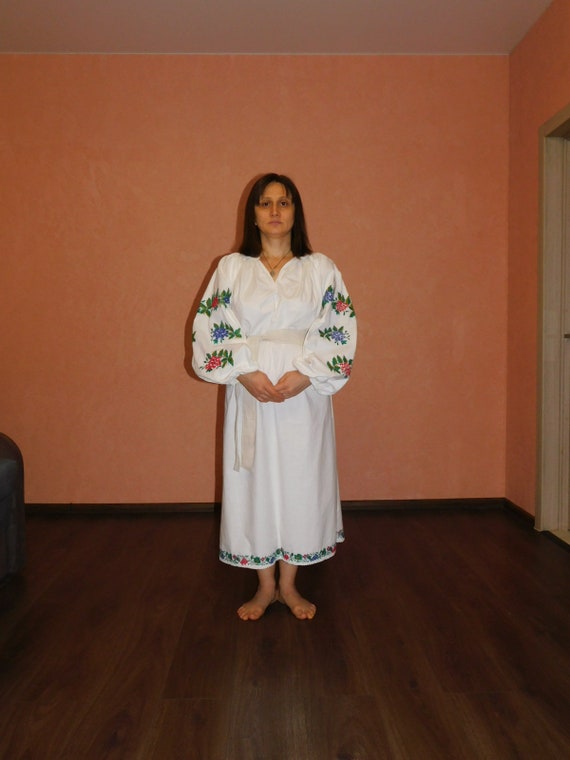 Feminine design Vintage Dress Ukrainian Vyshyvanka