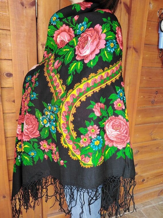 Large vintage shawl with fringe, Beautiful shawl,… - image 7
