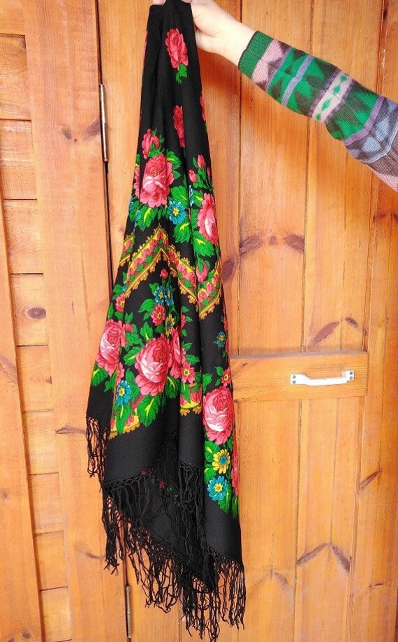 Large vintage shawl with fringe, Beautiful shawl,… - image 5