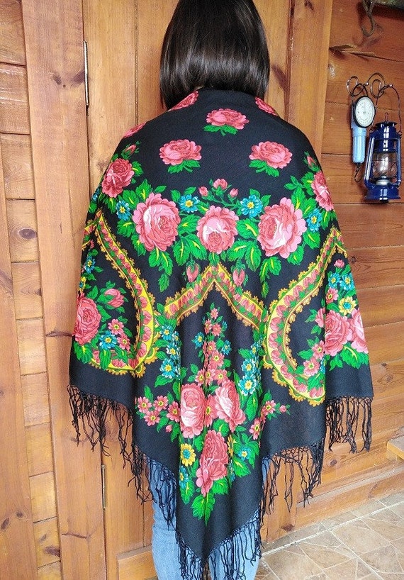 Large vintage shawl with fringe, Beautiful shawl,… - image 2