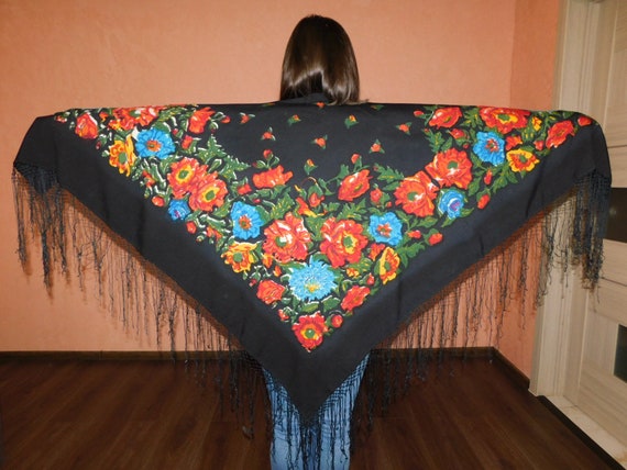 Large vintage shawl with fringe, Beautiful shawl,