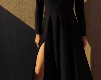 Vestido de noche de mezcla de algodón negro: escote gargantilla, abertura en el muslo