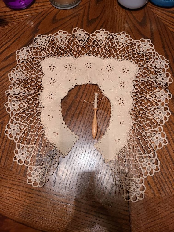 Child's Collar Tatting