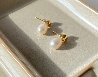 Minimalist Freshwater Pearls Earrings, Pearl Drop Earrings, Stud Gold Pearl Earrings, Wedding Earrings, Bridal Earrings, Bridesmaid Gift