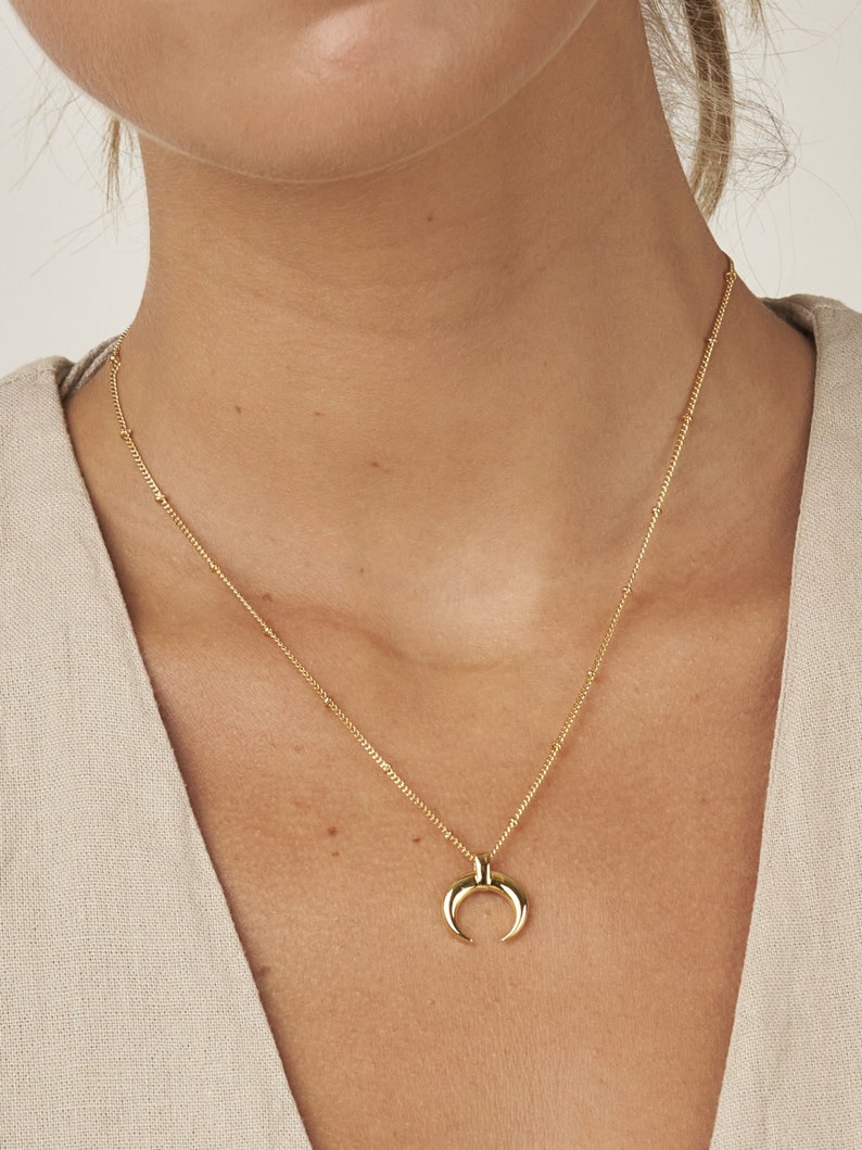 Halve maan ketting Hoorn ketting vergulde 18k ketting minimalistische ketting Sierlijke ketting Minimale ketting kleine ketting afbeelding 2