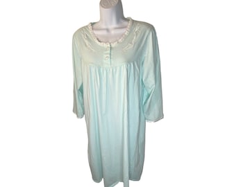Kay Anna Soft Cotton Grande abito da notte lungo raso bottoni ricamo verde menta