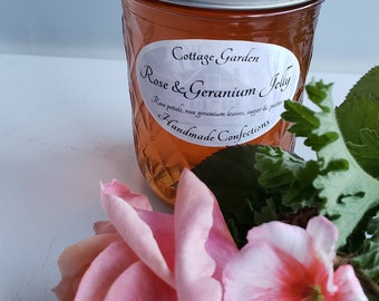 Gelée de pétales de rose et de géranium de rose, fait main à partir de fleurs cultivées biologiquement