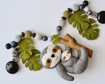 Pram Chain with Sloth & Monstera Leaf, Wood & Felt Stroller Toy, Newborn Gift, Baby Shower Gift for Boy