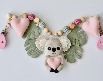 Koala Pram Chain with Monstera Leaf and Felt Heart, Wool Felt Stroller Toy, Newborn Gift, Nursery Decor