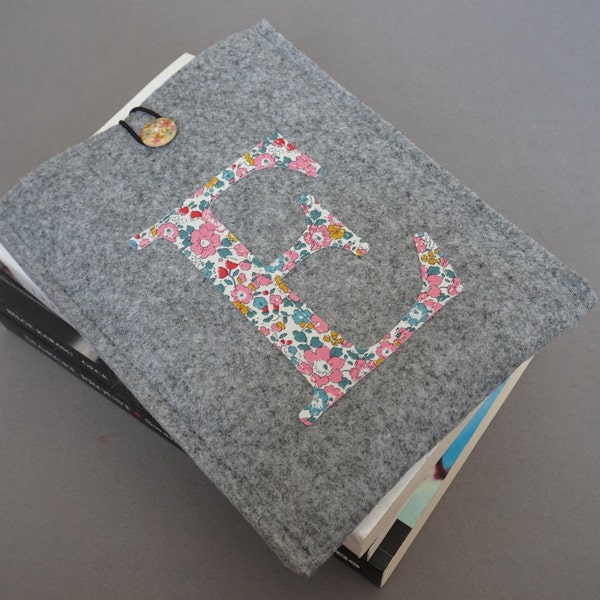 Monogram vilt Kindle Case, Liberty Floral gepersonaliseerde eReader Cover, lichtgrijze Kindle Cover Sleeve, gepersonaliseerde geschenken, Paperwhite Case