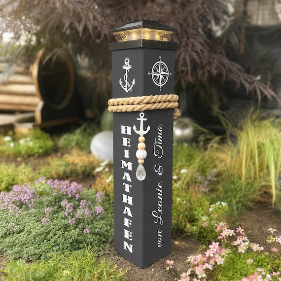 Heimathafen, Holzdekoration, Solar Gartenleuchte, Deko vor der Haustür, Dekosäule, Gartendeko, Solarlicht Garten, Terrassen Deko Ideen