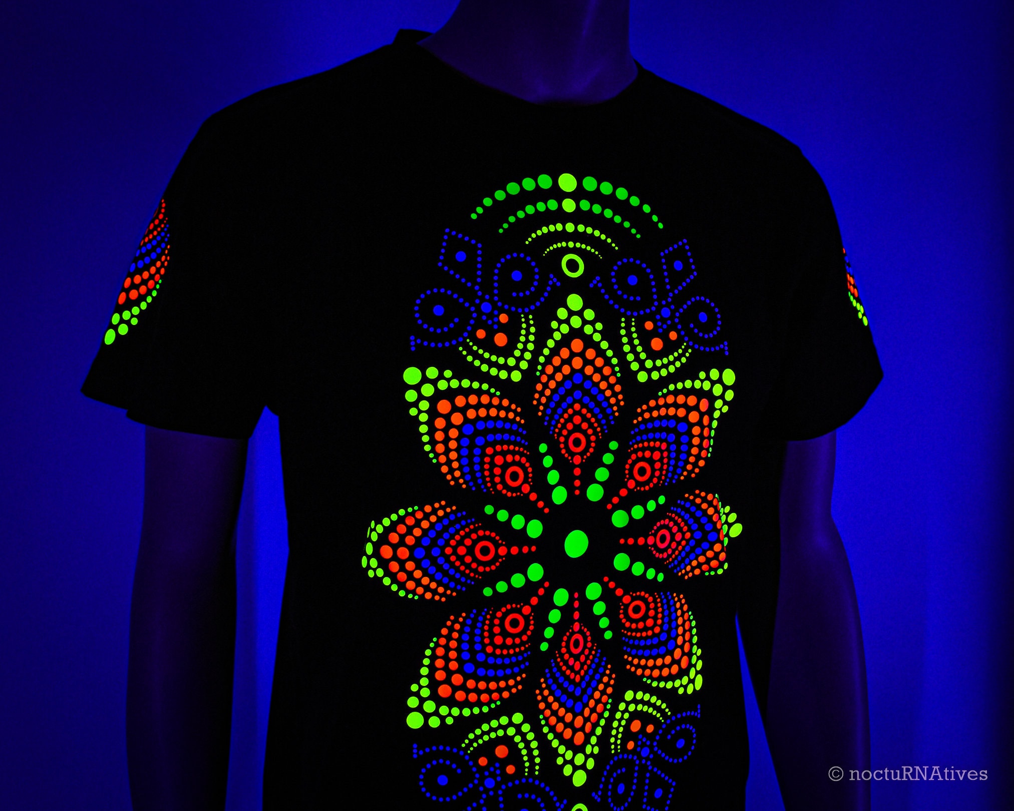 fejl cigar Voksen Hand Decorated UV T-shirt dot Mandala Reactive in - Etsy