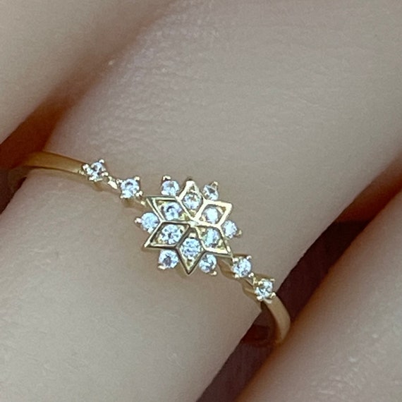 9K Gold Ring/Pure Gold Ring/Snowflake Design/Thin Band Ring/Anniversary Gift/Suitable For All Occasions/Gift For Her/Engagement Ring