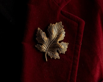 Broche de hoja/Broche de hoja/Broche de hoja de arce/Broche de hoja de arce/Broche botánico/Broche de latón/Broche de solapa/Broche de estilo vintage/Broche con botón a presión/Broche de novio