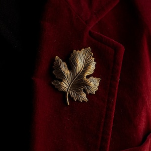 Leaf Pin/Leaf Brooch/Maple Leaf Pin/Maple Leaf Brooch/Botanical Pin/Brass Brooch/Lapel Pin/Vintage Style Pin/Push Back Pin/Groom Pin
