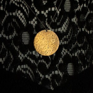 Collana Luna Piena/Collana Luna/Ciondolo Luna/Collana Luna/Collana Strega/Collana Pagana/Luna Wiccan/Ciondolo in Ottone Martellato/Collana Rustica