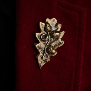 Oak Leaf Pin/Oak Leaf Brooch/Oak Pin/Oak Brooch/Leaf Pin/Botanical Pin/Witch Pin/Brass Brooch/Lapel Pin/Vintage Style Pin/Push Back Pin/Tie