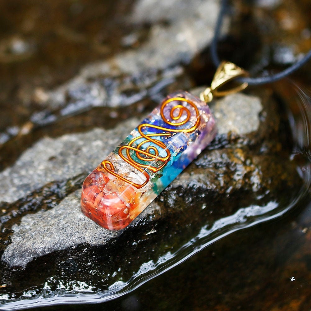 Collana Ciondolo Bobina Di Rame – Generatore Di Energia Orgone Con 7 Chakra E Ametista