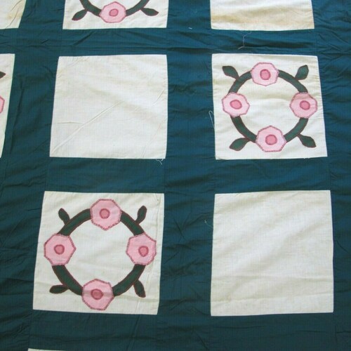 Shops Vintage All Cotton Hand Sewn Applique HOLLYHOCK WREATH QUILT top - 89