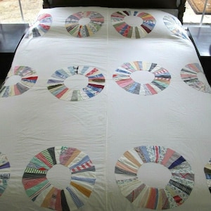 Vintage RUSTIC Cotton Hand Sewn DRESDEN PLATE Applique Quilt  83" x 74"