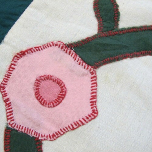 Shops Vintage All Cotton Hand Sewn Applique HOLLYHOCK WREATH QUILT top - 89