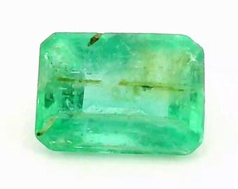 Émeraude de Zambie : 1,45 carat, taille ovale verte, naturelle