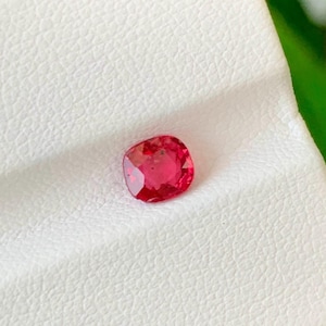 0.75cts -Natural Spinel - Red - 5.8x5.4mm -  cushion cut - loose gemstone/cloud19gemstones