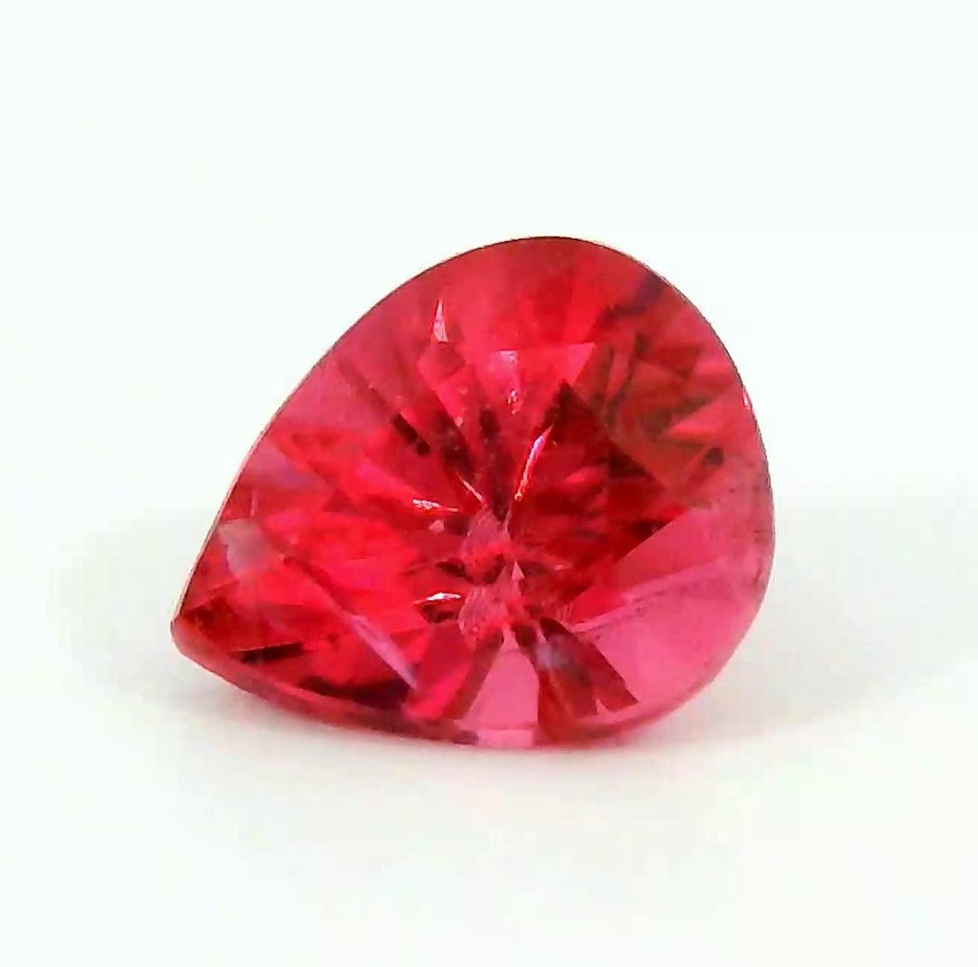 Spinelle Rouge Naturel 1,62 Ct Tanzanie - Coupe Coussin, Belle Qualité SI