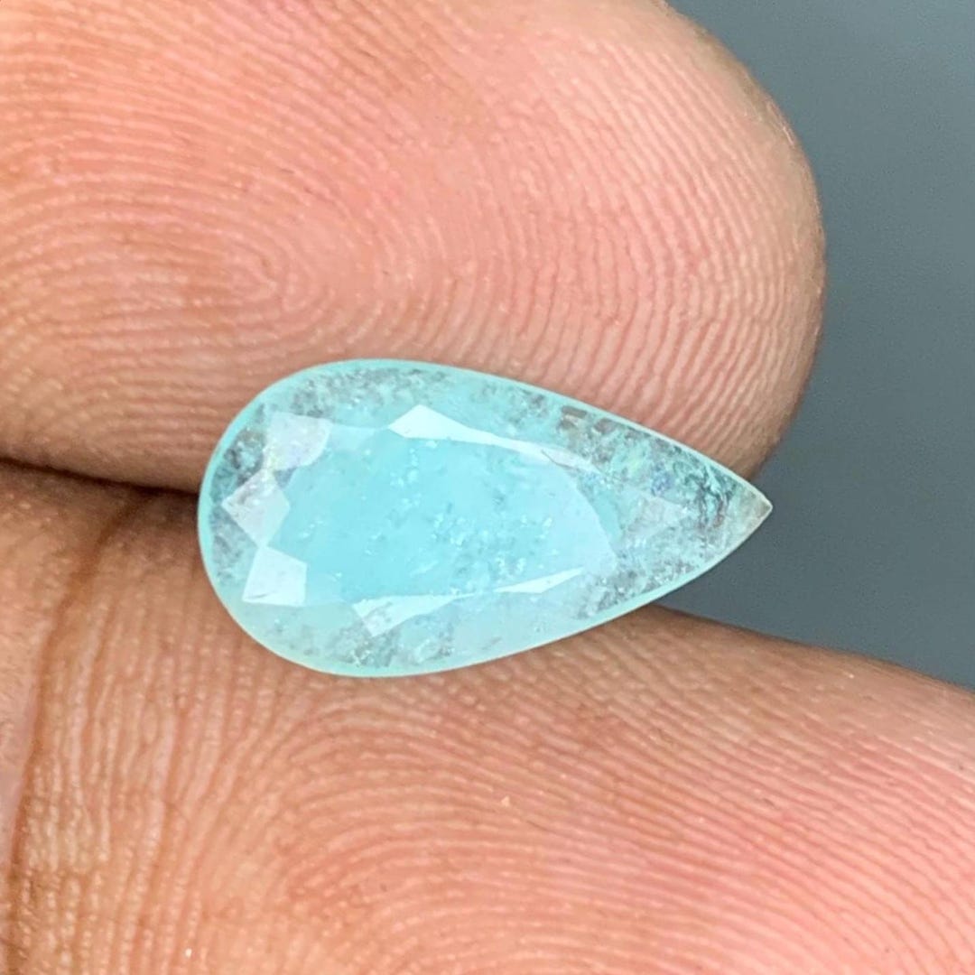 天然パライバトルマリン ネオンブルー | 1.55カラット | 13.76×7.62mm 