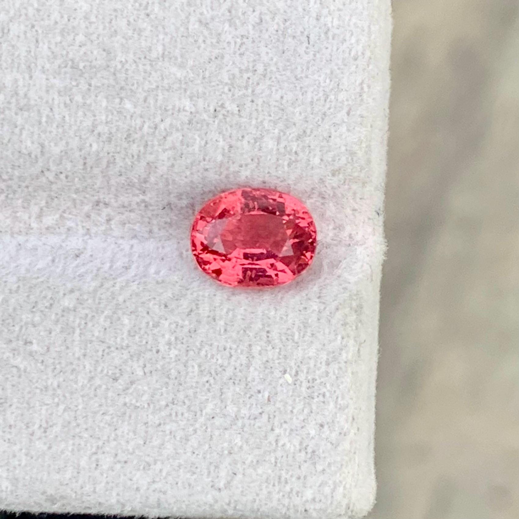 ボンボネロ　レッド　シリコン Natural Spinel 1.68 Carats | Orange Red Oval Cut | 7.53x6.00x4.47