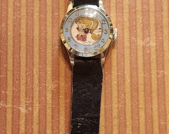 Reloj vintage Barbie de 1963, fabricado en Suiza por Mattel.