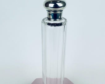 ヴィンテージ 1938年製 スターリングシルバー製 縦溝付き透明ガラス香水瓶 – アールデコ調 Vanity Luxe