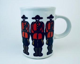 Taza de cerámica vintage de la Real Policía Montada de Canadá (RCMP) - Marc Retro Canada Design