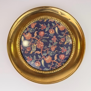 Vintage Circular Brass Wall Picture Frame Hanging - 5" x 5" - Attractive Aged Patina - Made In England