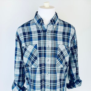Vintage &#39;SPIRIT RIVER&#39; Long Sleeve Button Down Blue + White Plaid Shirt - Size Large (L) - Made In Korea