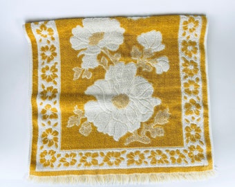 Vintage 'Wabasso' Gold + White Large Floral Print Fringe Rectangular Bath/Shower Towel - Made In Canada - 100% Cotton