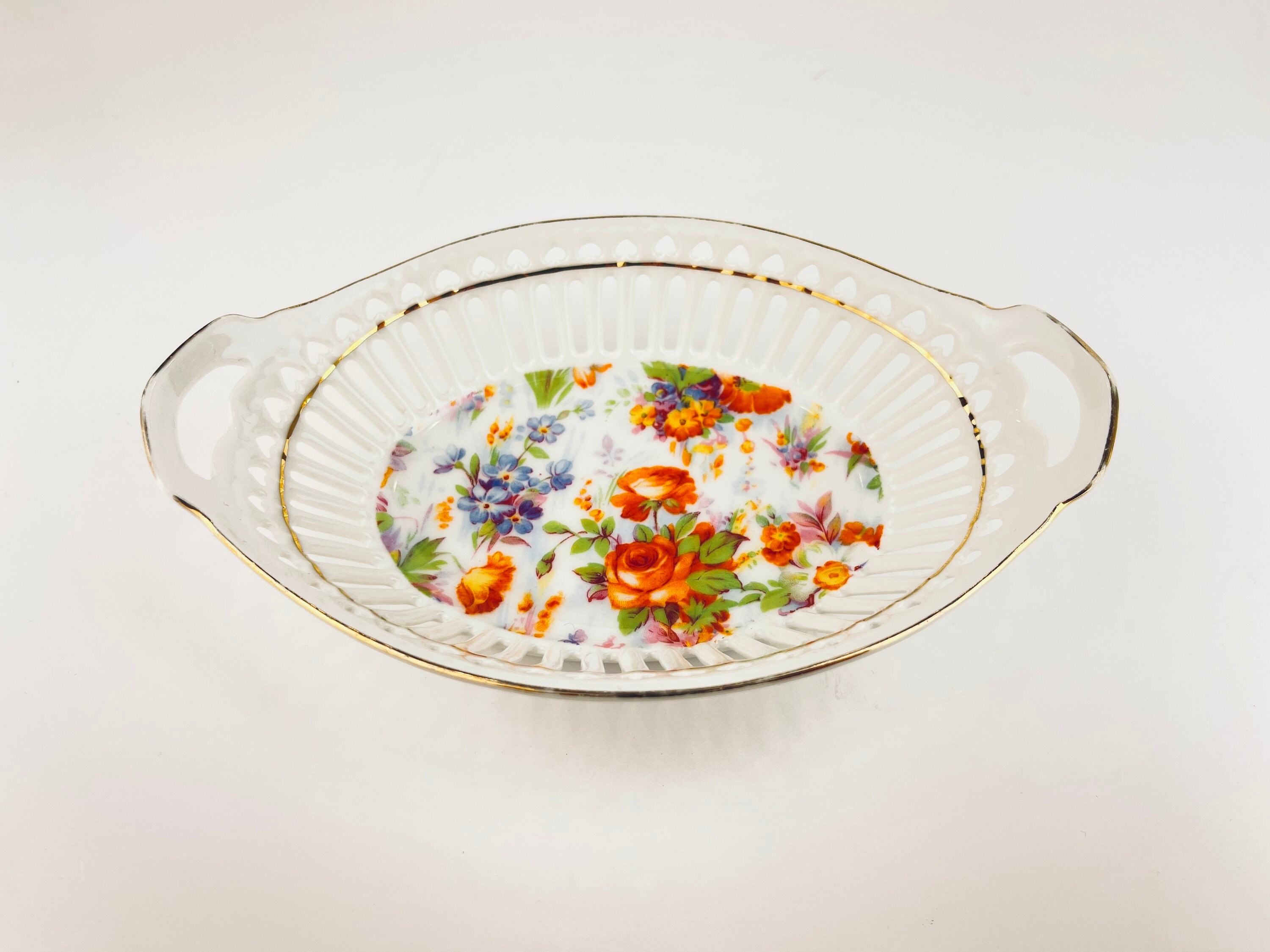 W-GERMANY花柄金縁皿4枚セット　箱無し新品未使用 W-GERMANY花柄金縁皿4枚セット 箱無し新品未使用 オンライン