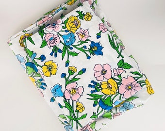 Vintage Spring Mills 'Twin/Double' Bedding Set - Floral Flat + Fitted Sheet Set - 65/35 Cotton + Polyester Blend - Made In USA