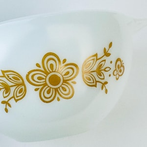 Vintage &#39;PYREX&#39; Butterfly Gold Cinderella Mixing Bowl (#441 - 1.5 PT/750 ml) - Made In USA
