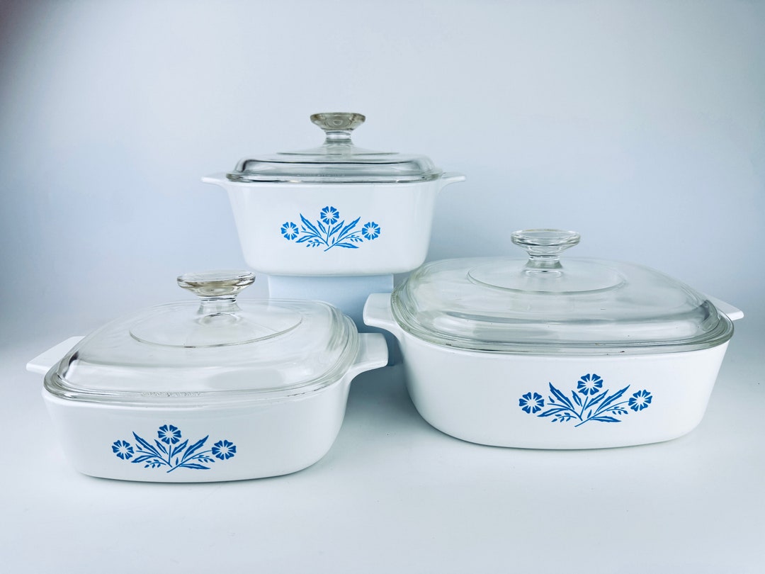 ビンテージCORNING WAREコーニングウェアキャセロール&貴重な鍋敷き付き Vintage Blue Cornflower Corning Ware Casserole Dish - Made In