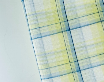 Camisa vintage a cuadros azul y blanco degradado, tela de poliéster (104 x 183 cm)