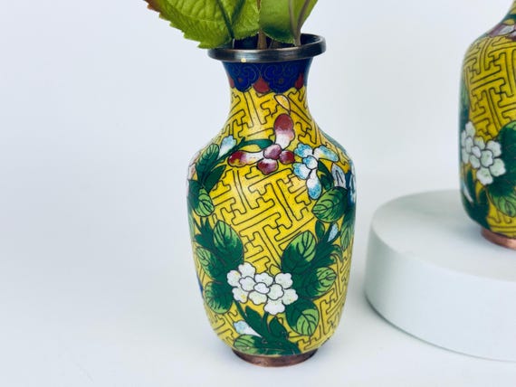 ヴィンテージ中国製七宝細工一輪挿し – 黄色の花柄真鍮エナメル