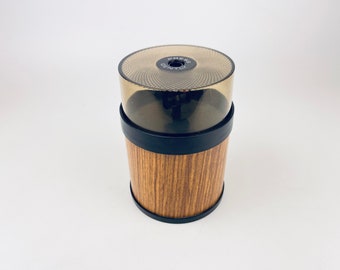 Taille-crayon électrique sans fil vintage - Alimenté par piles - Façade en imitation de bois - Fabriqué à Hong Kong - Cat. N° 61-2795