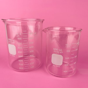 Vintage Pyrex Glass Beaker/Measuring Cup - No. 1000 - Made In USA - Metric System 1000 ml/600 ml - Sold Separately